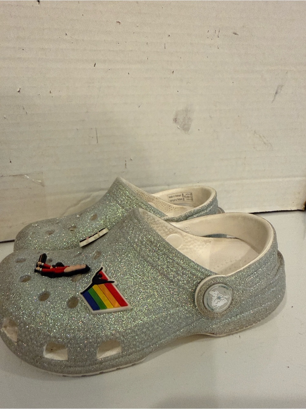 CROCS Kids Silver Glitter Clogs with 3 JIBBITZ (sz 10)